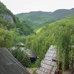 Rafting Camp Encijan Kamp alanı