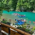 Rafting Camp Encijan Kamp alanı