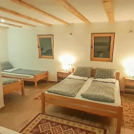 Rafting Camp Encijan Kamp alanı