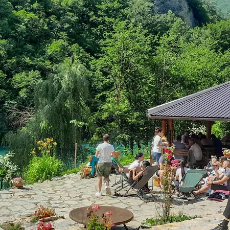 Campsite Rafting Camp Encijan Foca
