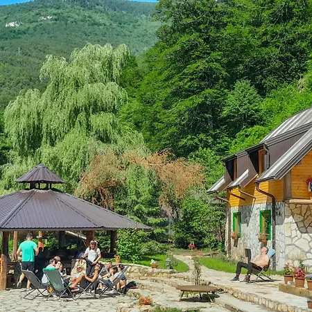 Campsite Rafting Camp Encijan Foca