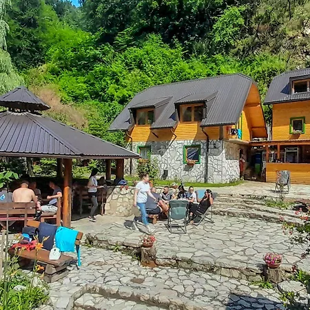 Rafting Camp Encijan Kamp alanı