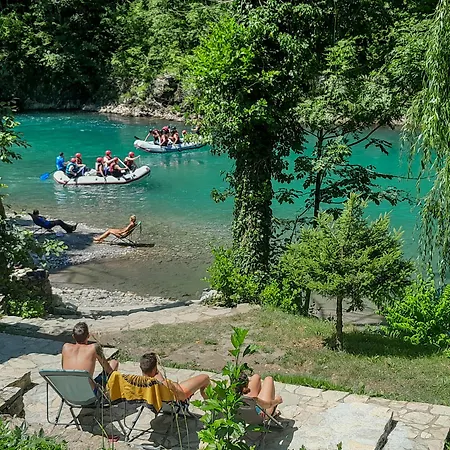 Rafting Camp Encijan Kamp alanı
