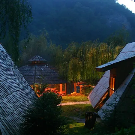 Rafting Camp Encijan Kamp alanı